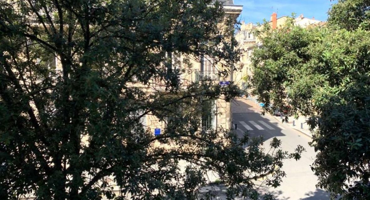 Rénovation de belle qualité pour cet appartement T2 situé dans une rue calme du centre de Bordeaux