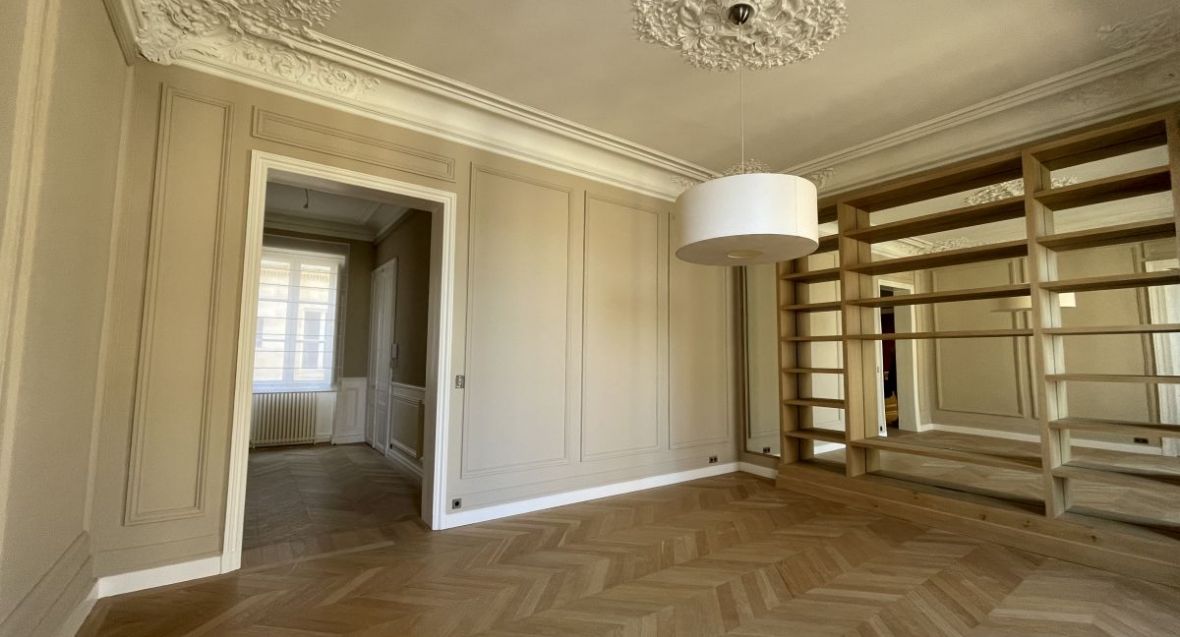 à vendre appartement rénové haussmannien centre de Bordeaux parking ascenseur