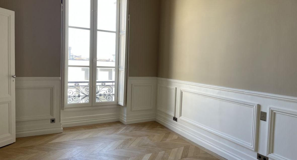 à vendre appartement rénové haussmannien centre de Bordeaux parking ascenseur