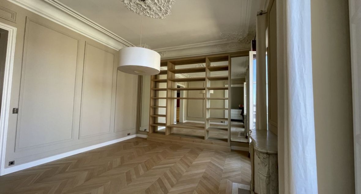 à vendre appartement rénové haussmannien centre de Bordeaux parking ascenseur