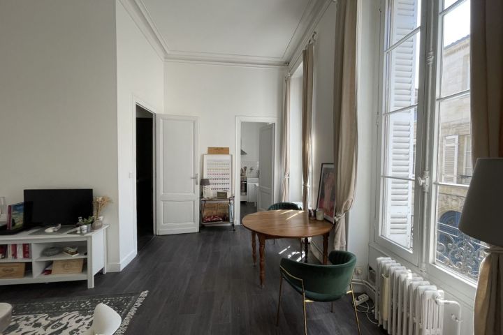 appartement T2 proche du Jardin Public dans une petite copropriété