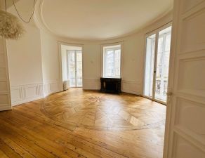A vendre : Bel Appartement en plein Centre de Bordeaux à 50 m de la Place de la Comédie et du Grand Théatre