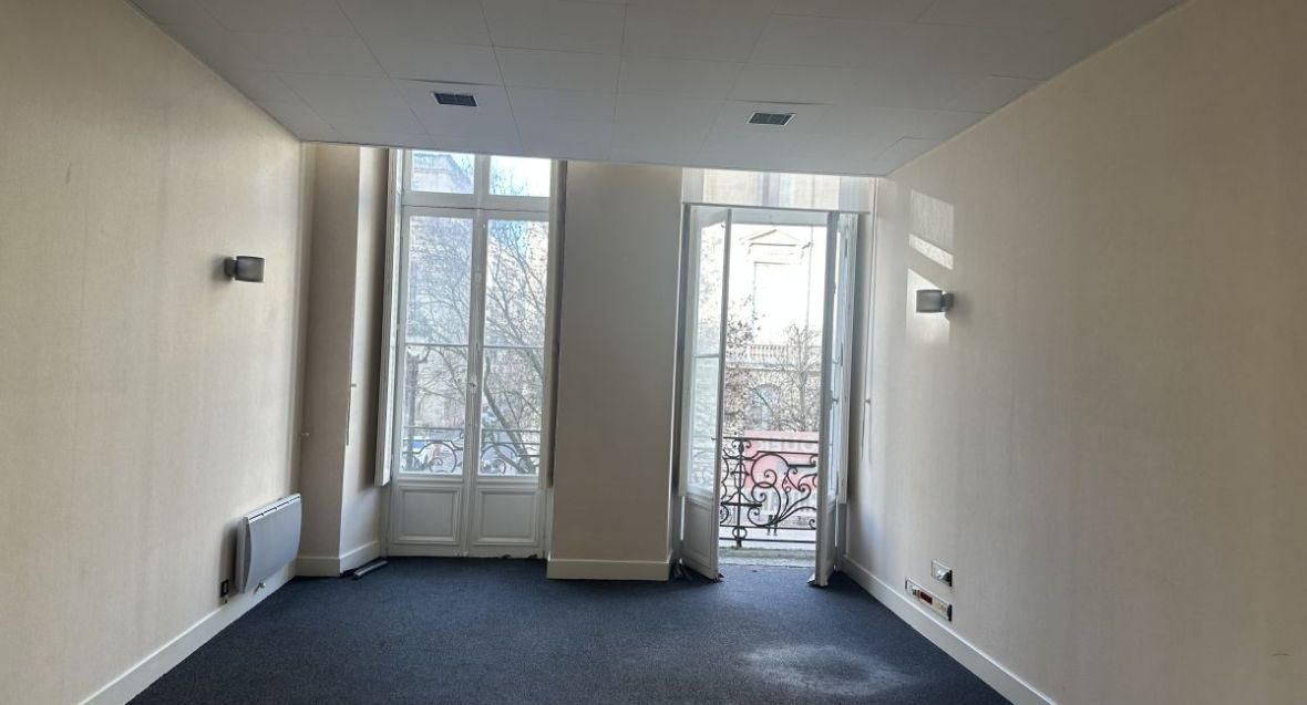 A vendre : Appartement Cours du Chapeau Rouge avec superbe vue sur le grand théâtre