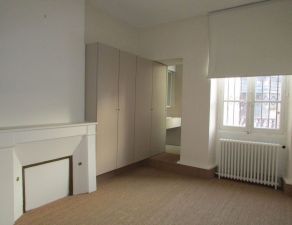 Triangle de bordeaux - grands hommes - appartement dans bel immeuble pierre