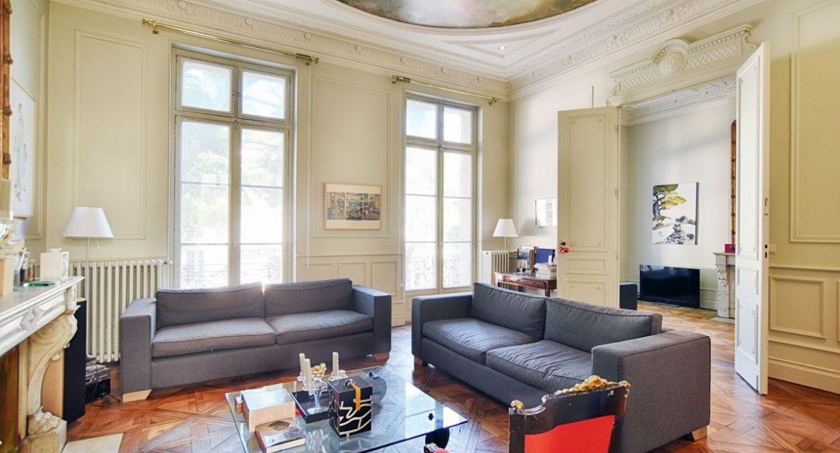 The center of bordeaux, apartment haussmann with quality services