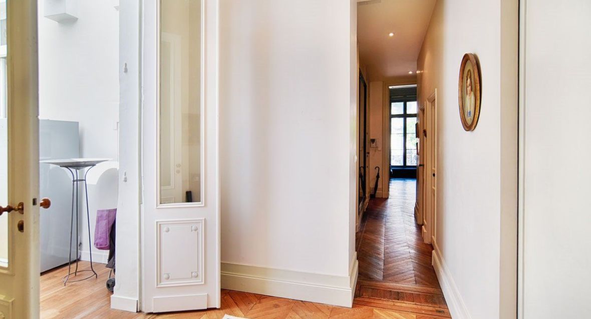 The center of bordeaux, apartment haussmann with quality services