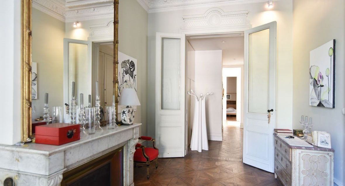 The center of bordeaux, apartment haussmann with quality services