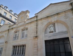 Beautiful building to renovate near triangle