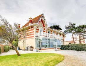 Arcachon beautiful historic villa waterfront